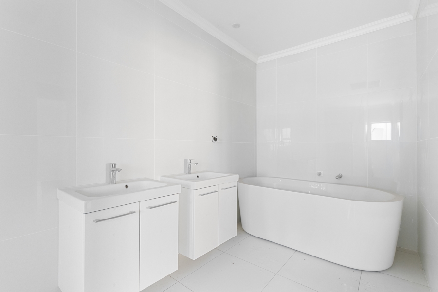 4 Bedroom Property for Sale in Broadacres Gauteng