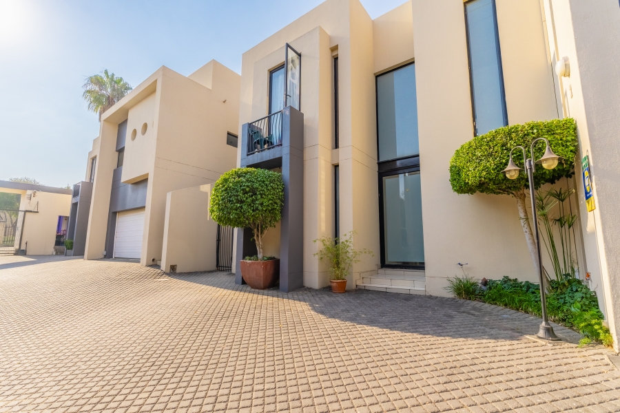 3 Bedroom Property for Sale in Bryanston Gauteng