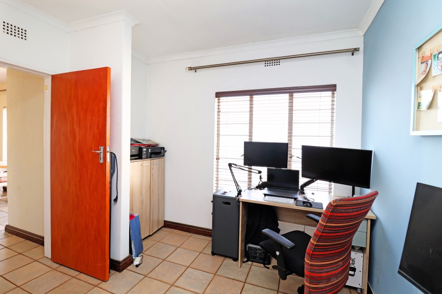 3 Bedroom Property for Sale in Fairland Gauteng
