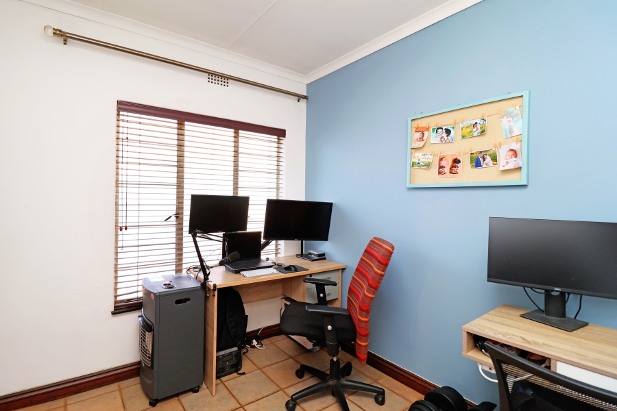 3 Bedroom Property for Sale in Fairland Gauteng