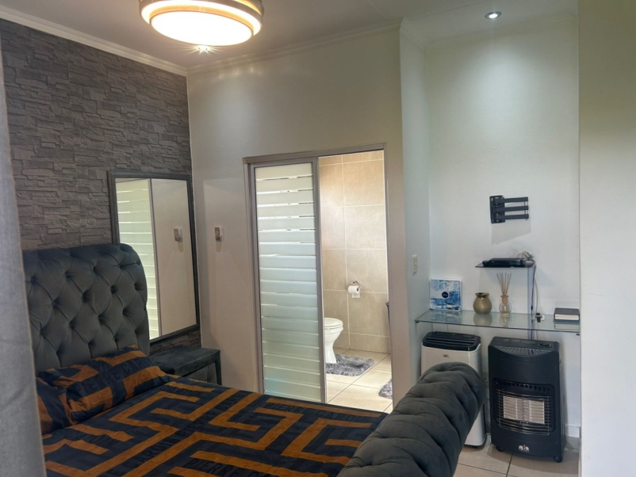 1 Bedroom Property for Sale in Modderfontein Gauteng