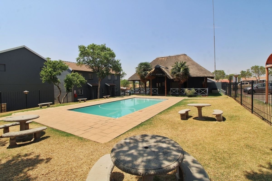 2 Bedroom Property for Sale in Greenstone Hill Gauteng