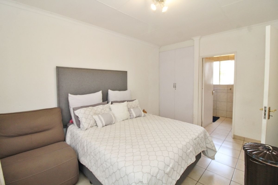 2 Bedroom Property for Sale in Greenstone Hill Gauteng