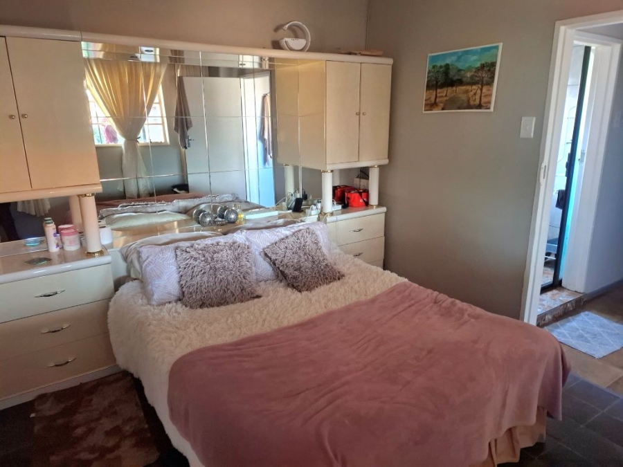 5 Bedroom Property for Sale in Hillside Gauteng