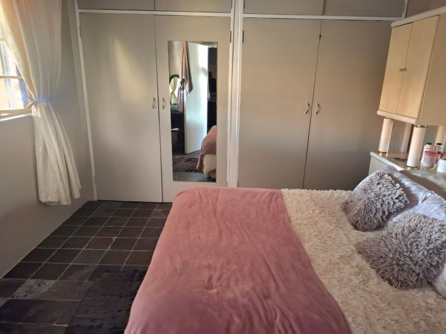 5 Bedroom Property for Sale in Hillside Gauteng