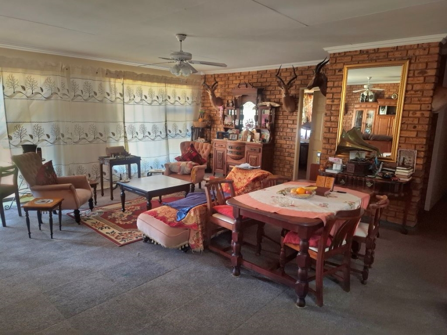 5 Bedroom Property for Sale in Hillside Gauteng