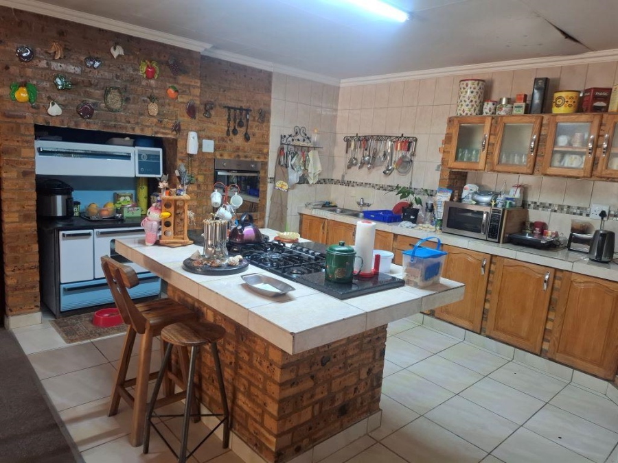 5 Bedroom Property for Sale in Hillside Gauteng
