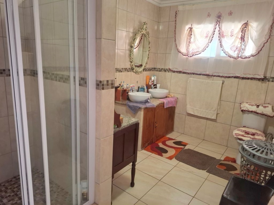 5 Bedroom Property for Sale in Hillside Gauteng