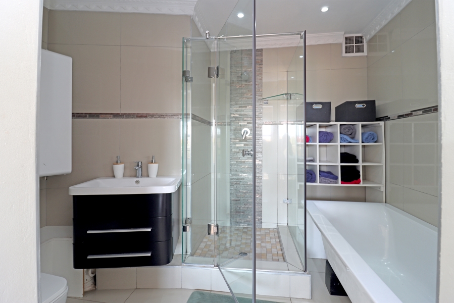 2 Bedroom Property for Sale in Birdhaven Gauteng