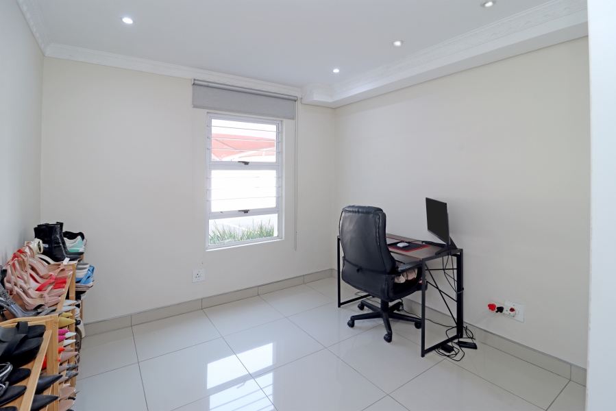 2 Bedroom Property for Sale in Birdhaven Gauteng