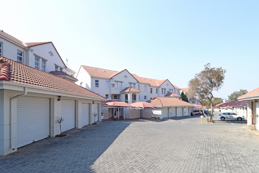 2 Bedroom Property for Sale in Birdhaven Gauteng