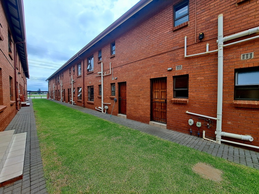 2 Bedroom Property for Sale in Albertsdal Gauteng