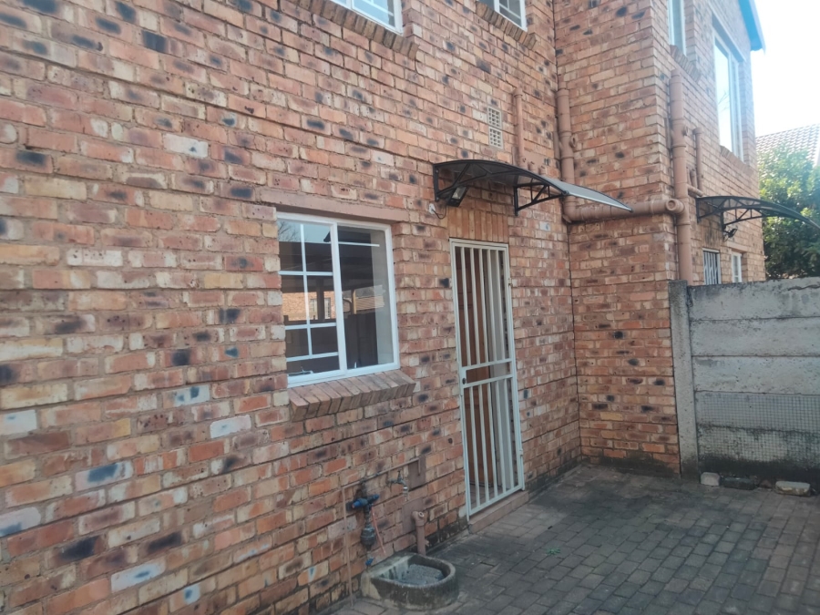 2 Bedroom Property for Sale in Sonneglans Gauteng