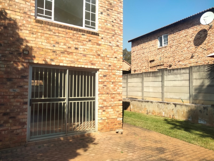 2 Bedroom Property for Sale in Sonneglans Gauteng