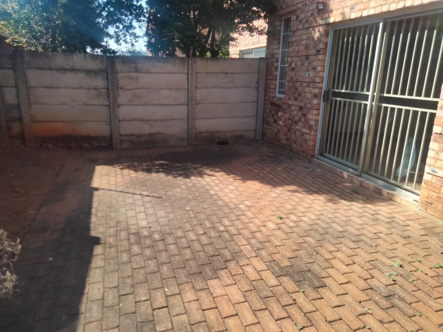 2 Bedroom Property for Sale in Sonneglans Gauteng