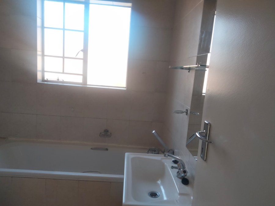 2 Bedroom Property for Sale in Sonneglans Gauteng