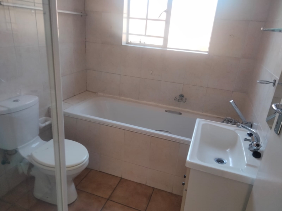 2 Bedroom Property for Sale in Sonneglans Gauteng