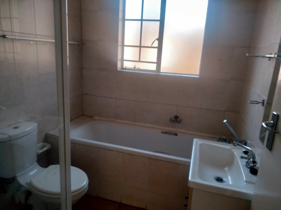2 Bedroom Property for Sale in Sonneglans Gauteng