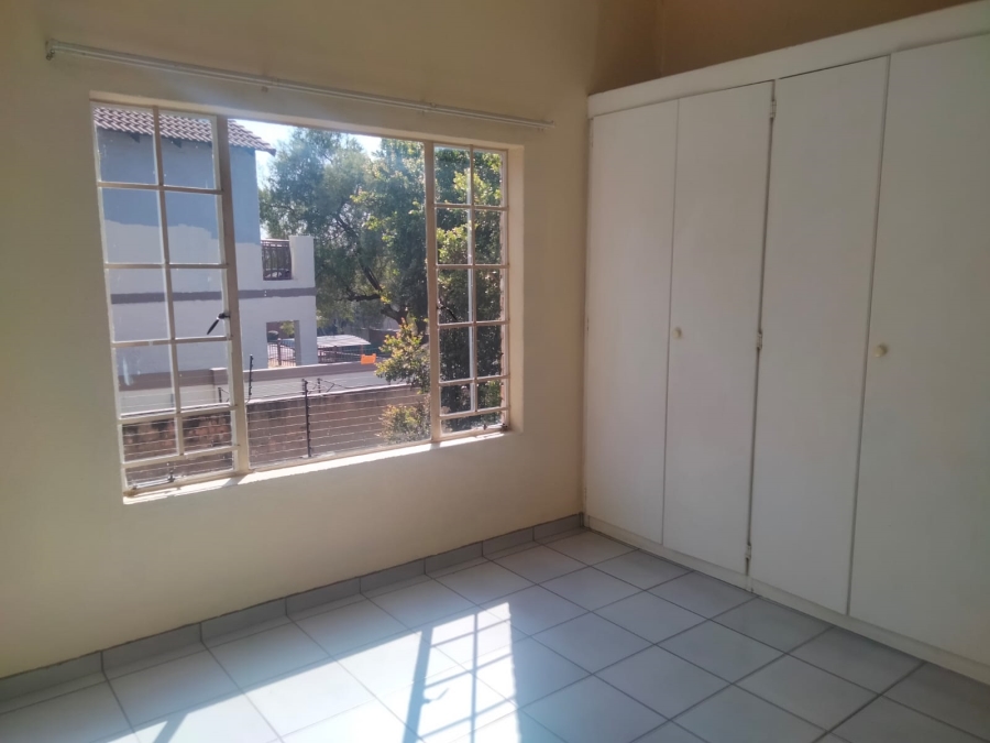 2 Bedroom Property for Sale in Sonneglans Gauteng