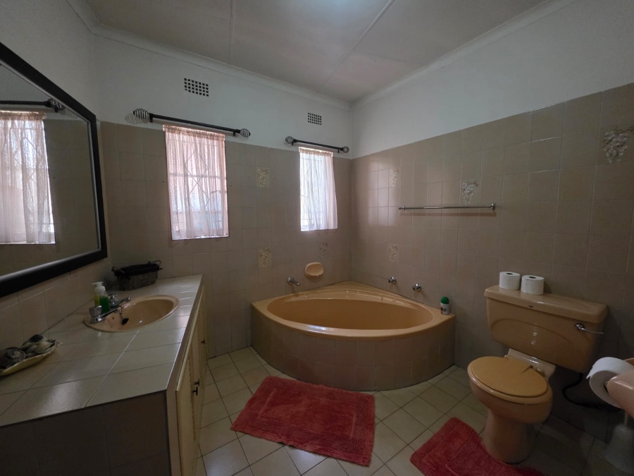 4 Bedroom Property for Sale in Vanderbijlpark Sw 2 Gauteng