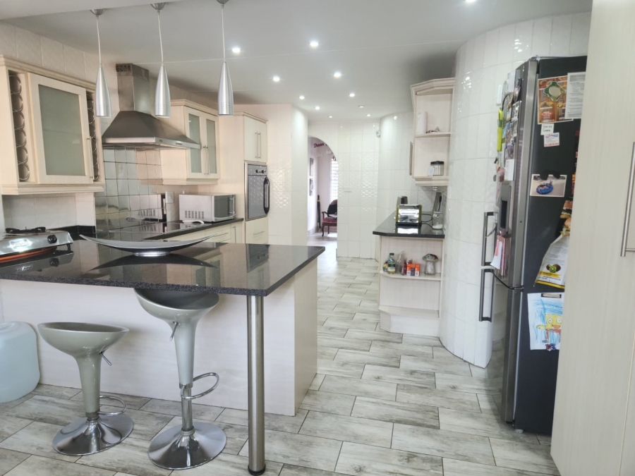 4 Bedroom Property for Sale in Van Riebeeck Park Gauteng