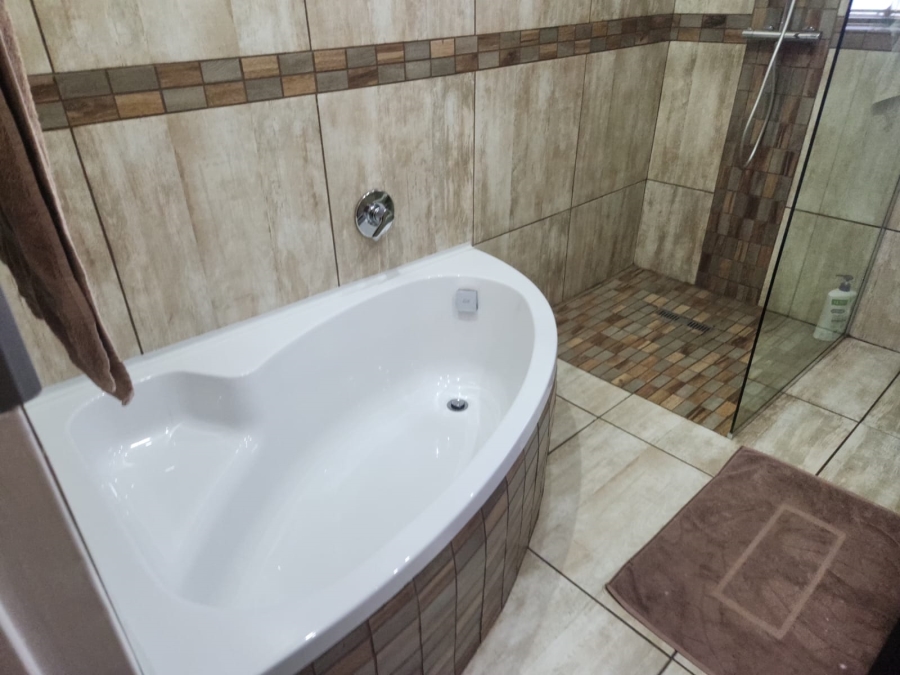 4 Bedroom Property for Sale in Van Riebeeck Park Gauteng