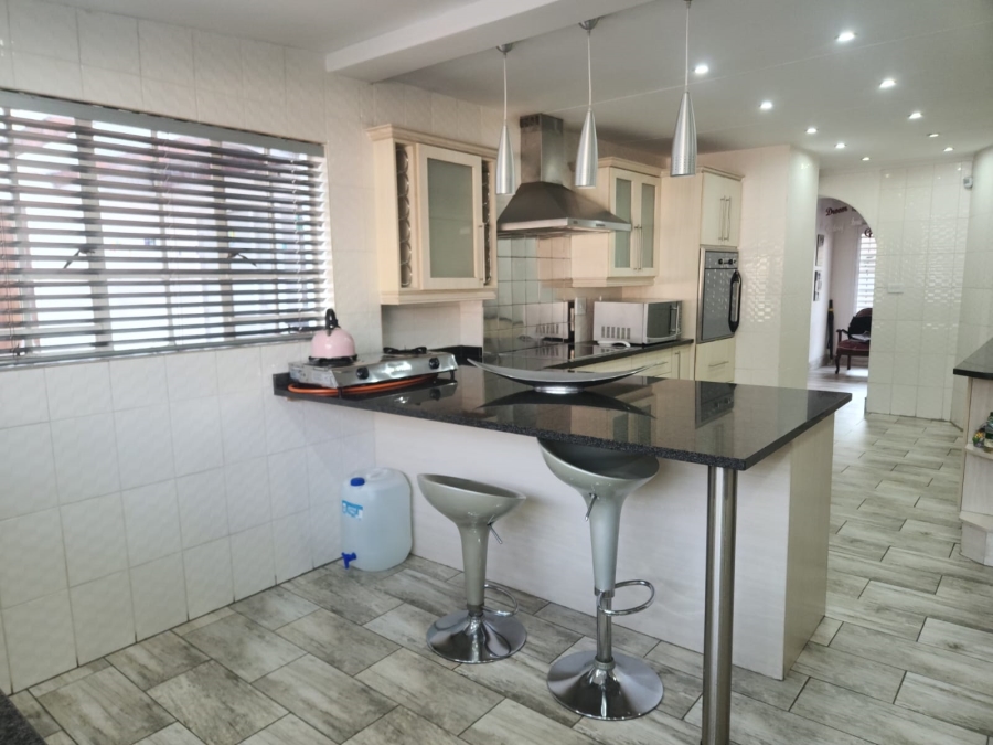 4 Bedroom Property for Sale in Van Riebeeck Park Gauteng
