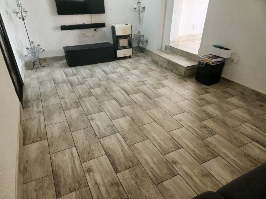4 Bedroom Property for Sale in Van Riebeeck Park Gauteng