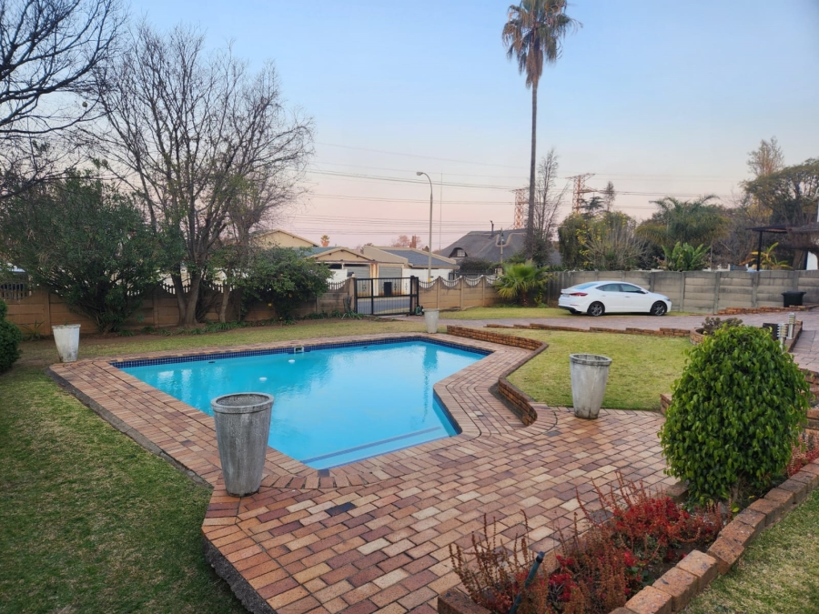 4 Bedroom Property for Sale in Van Riebeeck Park Gauteng