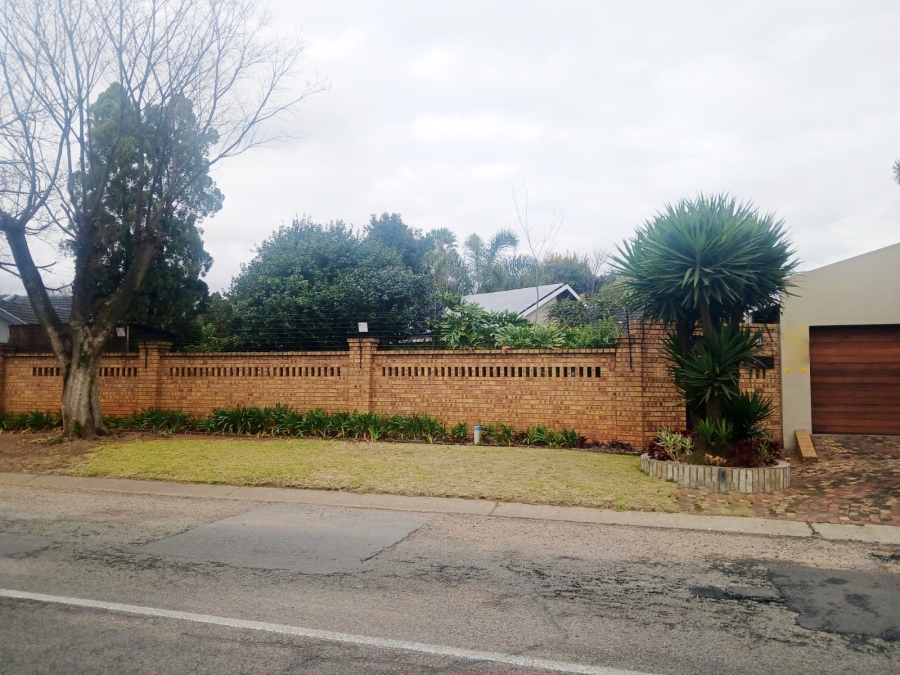 4 Bedroom Property for Sale in Farrarmere Gauteng