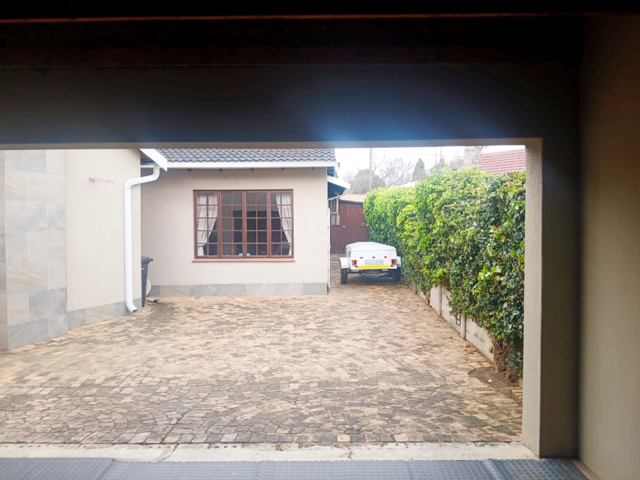 4 Bedroom Property for Sale in Farrarmere Gauteng