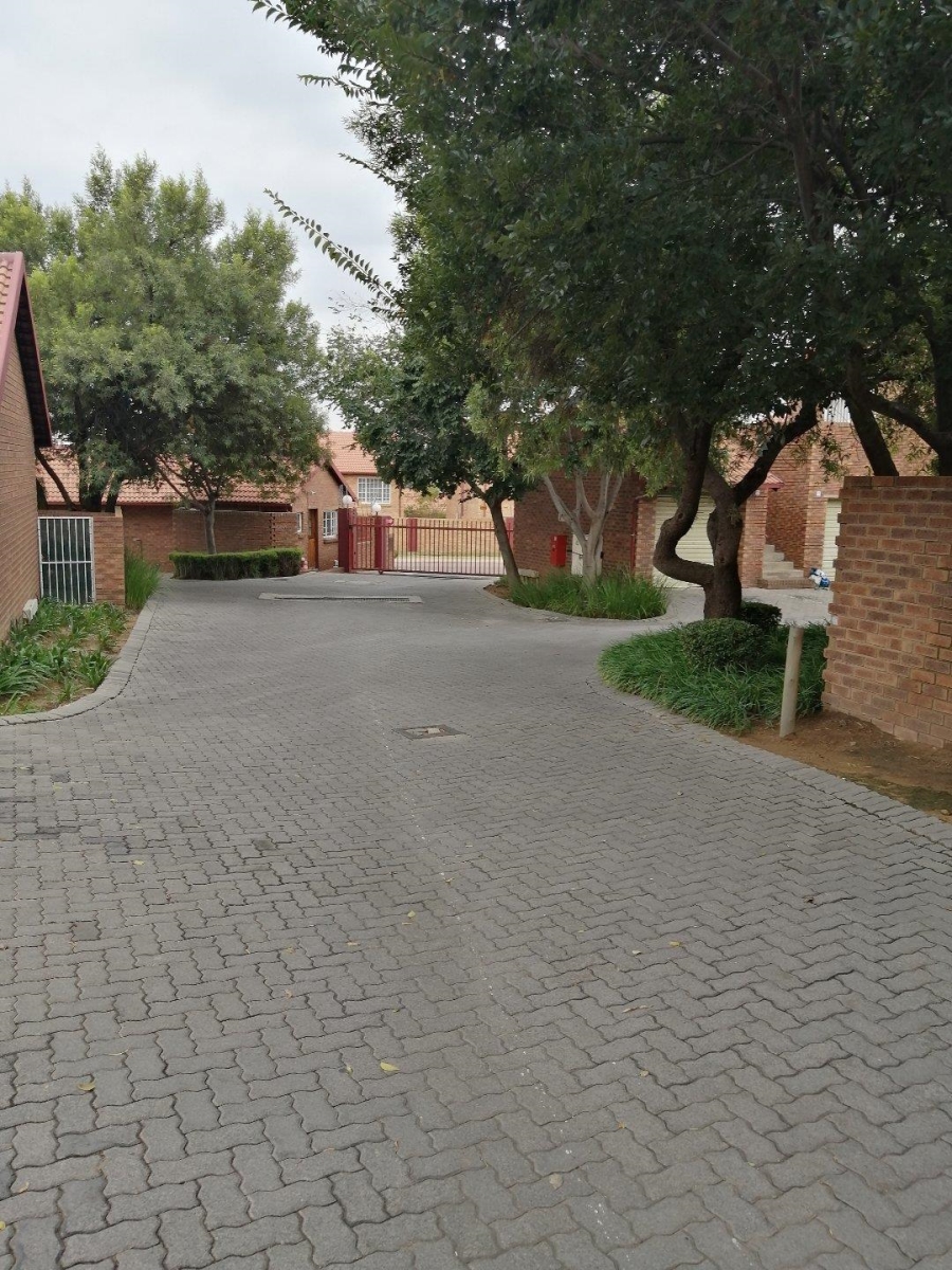 To Let 2 Bedroom Property for Rent in The Reeds Gauteng