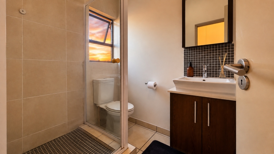 To Let 2 Bedroom Property for Rent in Lonehill Gauteng