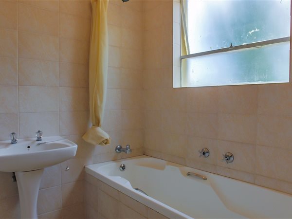 To Let 3 Bedroom Property for Rent in Brackendowns Gauteng