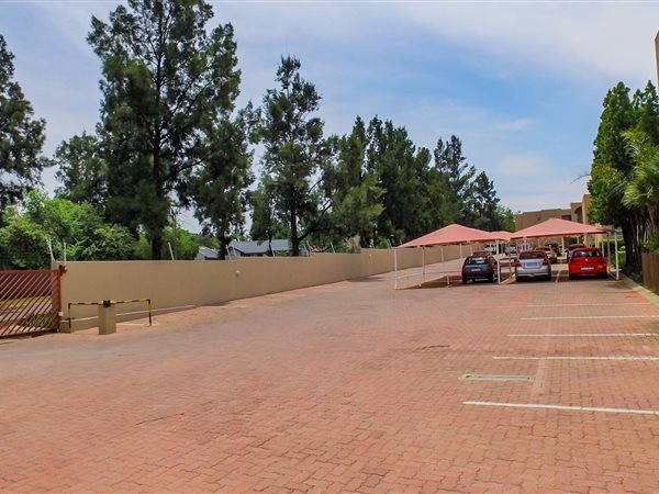 To Let 3 Bedroom Property for Rent in Brackendowns Gauteng
