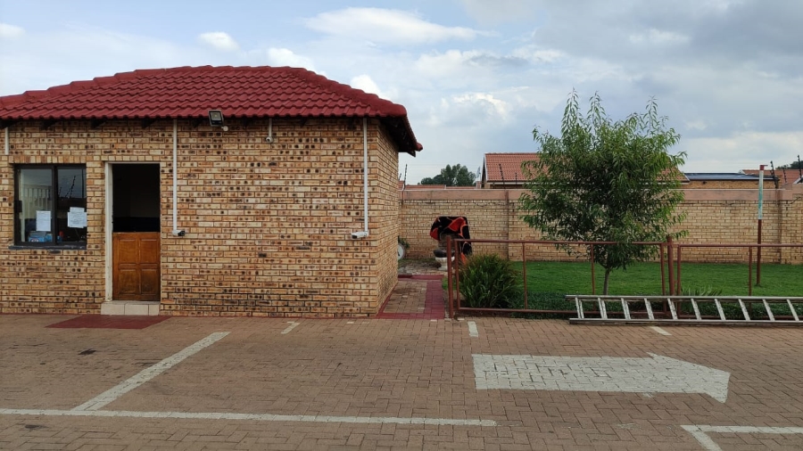 To Let 2 Bedroom Property for Rent in Greenhills Ext 3 Gauteng