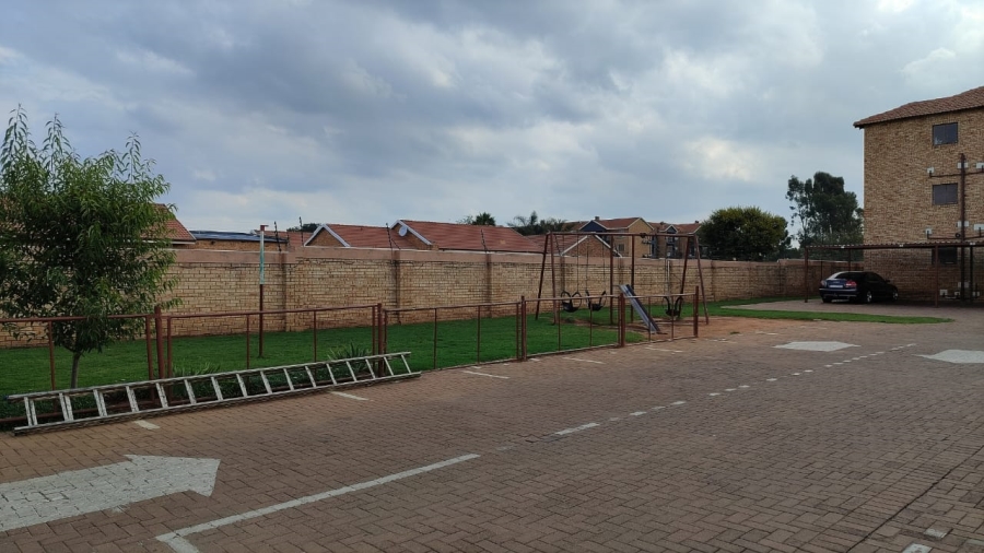 To Let 2 Bedroom Property for Rent in Greenhills Ext 3 Gauteng