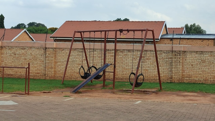 To Let 2 Bedroom Property for Rent in Greenhills Ext 3 Gauteng