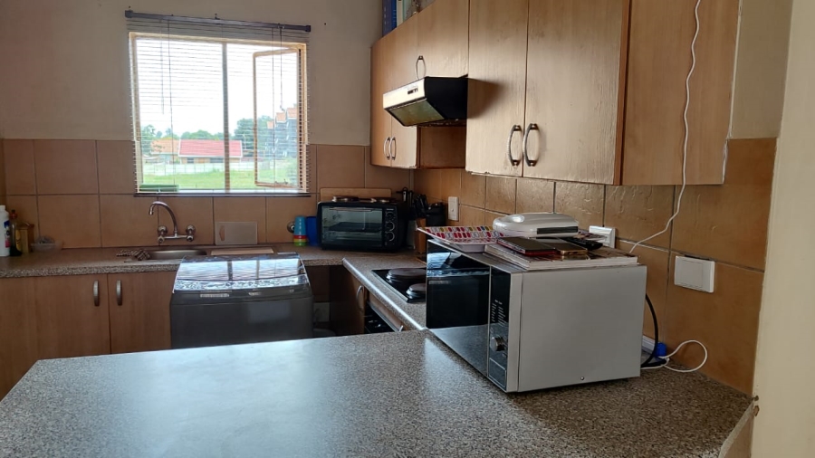 To Let 2 Bedroom Property for Rent in Greenhills Ext 3 Gauteng