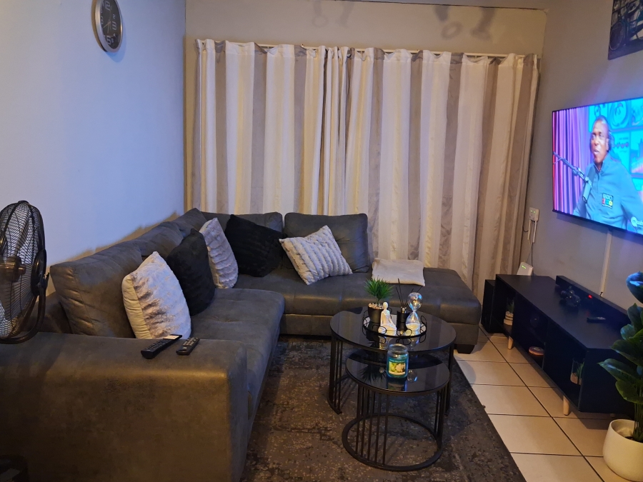 2 Bedroom Property for Sale in Honeydew Grove Gauteng