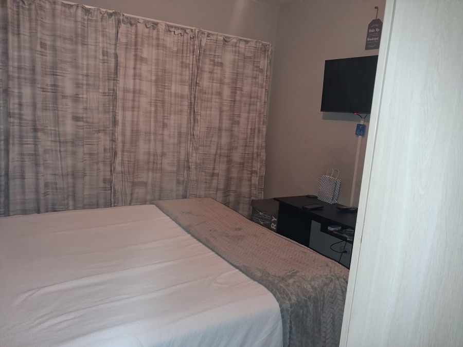 2 Bedroom Property for Sale in Honeydew Grove Gauteng