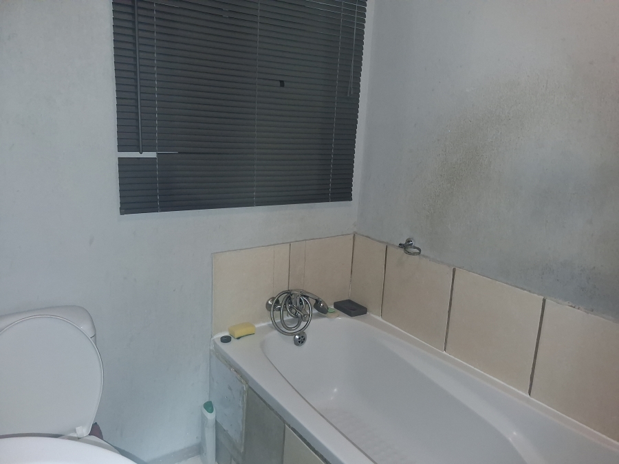 2 Bedroom Property for Sale in Honeydew Grove Gauteng