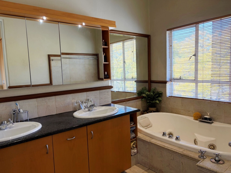 To Let 3 Bedroom Property for Rent in Oaklands Gauteng