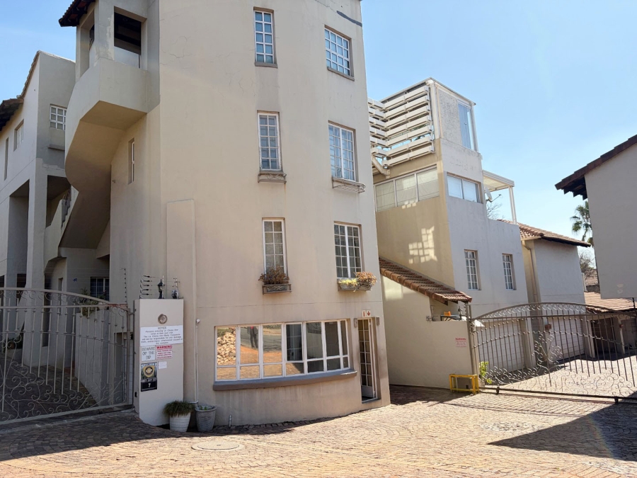 To Let 3 Bedroom Property for Rent in Oaklands Gauteng