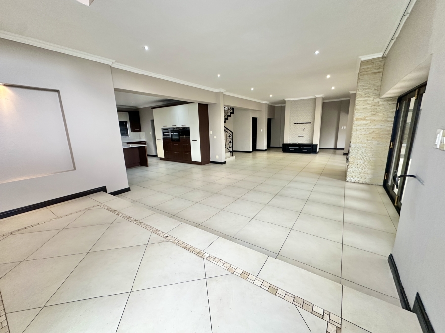 To Let 5 Bedroom Property for Rent in Blue Valley Golf Estate Gauteng