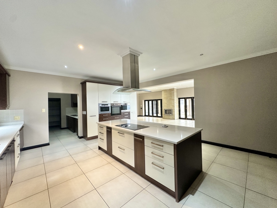 To Let 5 Bedroom Property for Rent in Blue Valley Golf Estate Gauteng
