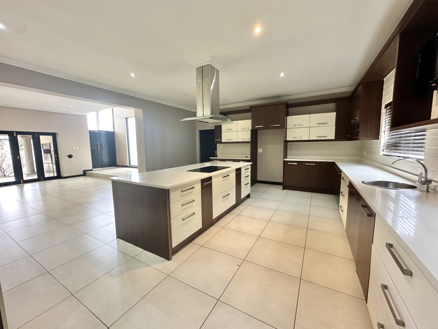 To Let 5 Bedroom Property for Rent in Blue Valley Golf Estate Gauteng