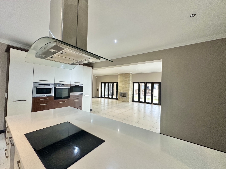 To Let 5 Bedroom Property for Rent in Blue Valley Golf Estate Gauteng
