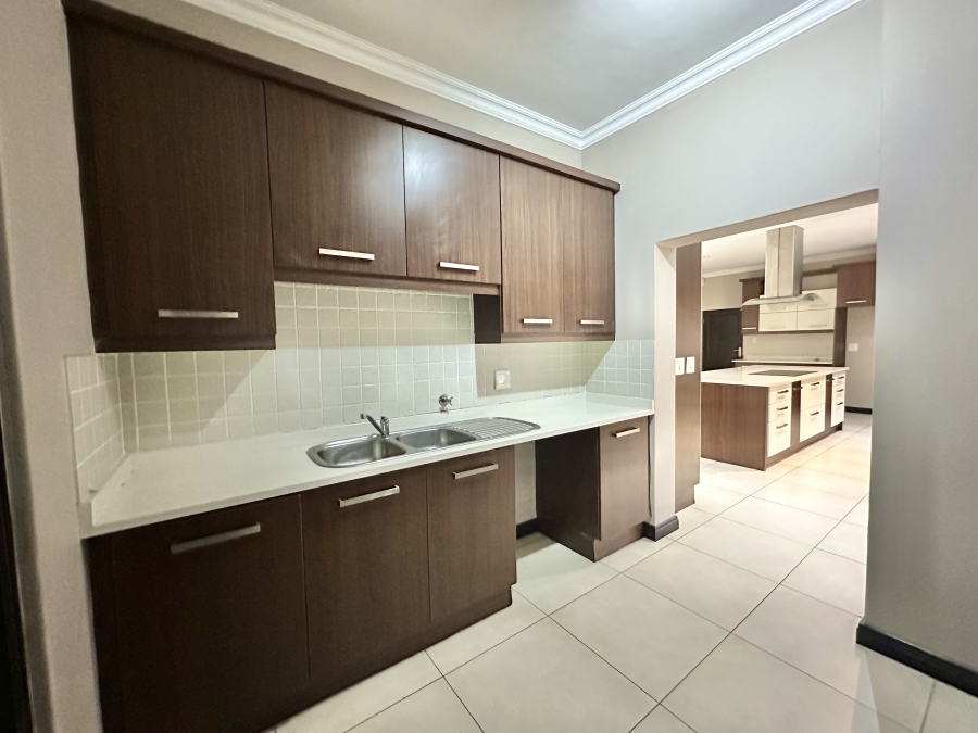 To Let 5 Bedroom Property for Rent in Blue Valley Golf Estate Gauteng