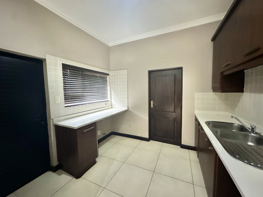 To Let 5 Bedroom Property for Rent in Blue Valley Golf Estate Gauteng